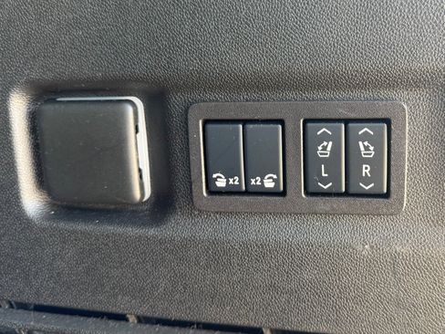 Used 2025 GMC Yukon XL Denali Ultimate w/ LPO, Floor Liner Package AWD/4WD image 26