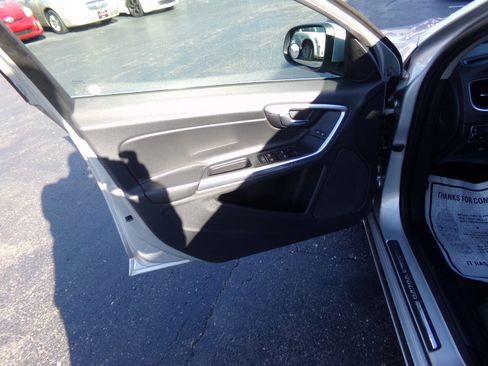 Used 2016 Volvo S60 T5 Premier image 12