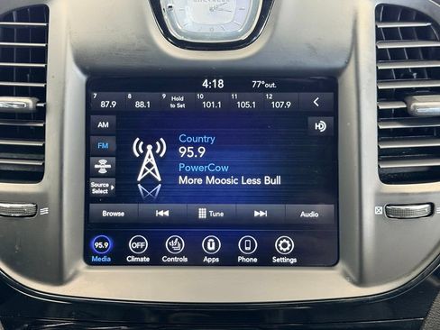 Used 2018 Chrysler 300 S w/ 300S Alloy Package AWD/4WD image 11