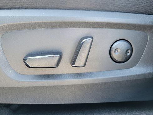 New 2025 Nissan Pathfinder SV image 31