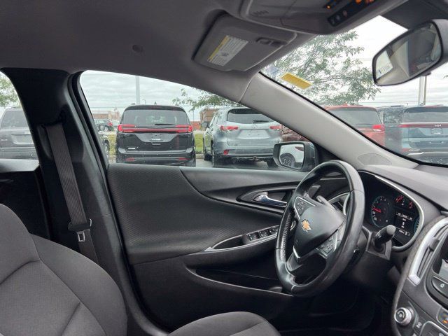 Used 2020 Chevrolet Malibu RS FWD image 34