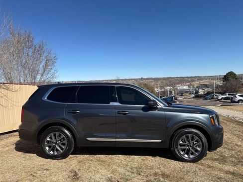 Used 2024 Kia Telluride LX image 9