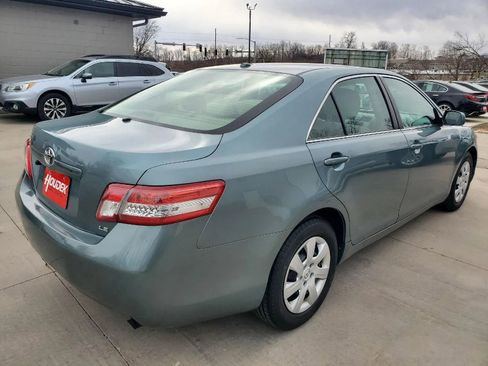 Used 2011 Toyota Camry LE image 6