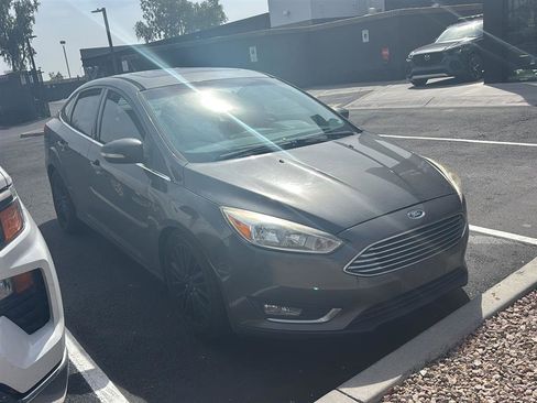 Used 2016 Ford Focus Titanium image 2