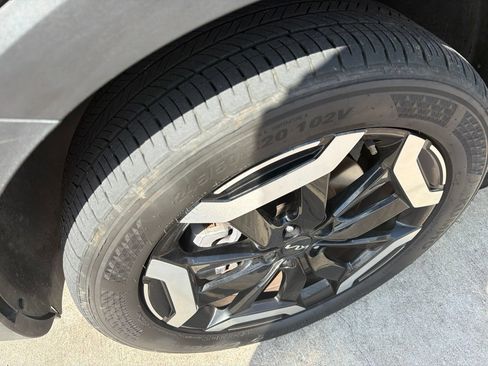 Used 2025 Kia Telluride S FWD image 2