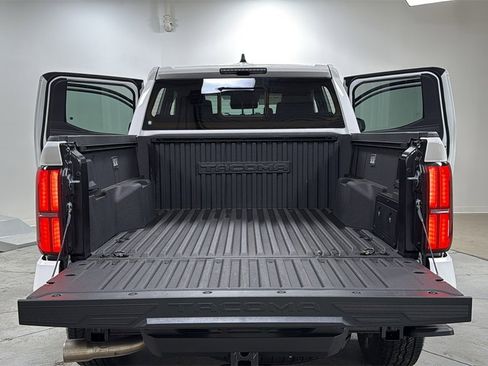 Certified 2025 Toyota Tacoma TRD Off-Road image 16