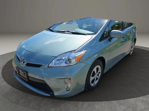 Used 2015 Toyota Prius Two FWD image 1