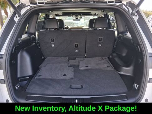 Certified 2025 Jeep Grand Cherokee Altitude AWD/4WD image 14