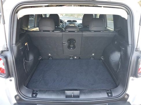 Used 2020 Jeep Renegade Altitude w/ UConnect 8.4 Nav Group image 8