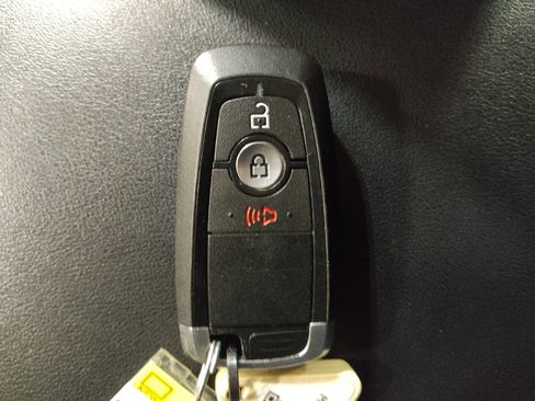 Used 2020 Ford Edge SE FWD image 32