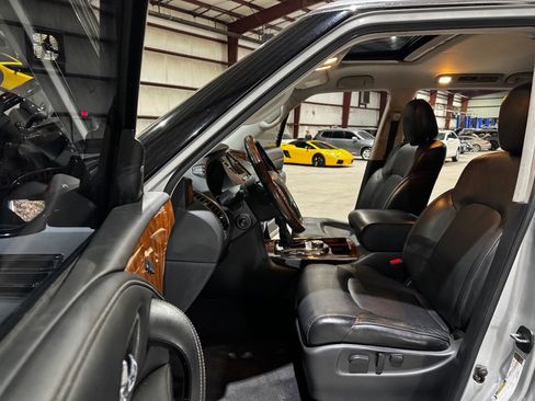 Used 2018 INFINITI QX80 4WD w/ Driver Assistance Package image 16