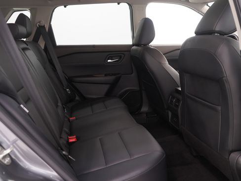 Used 2022 Nissan Rogue SV w/ SV Premium Package image 13