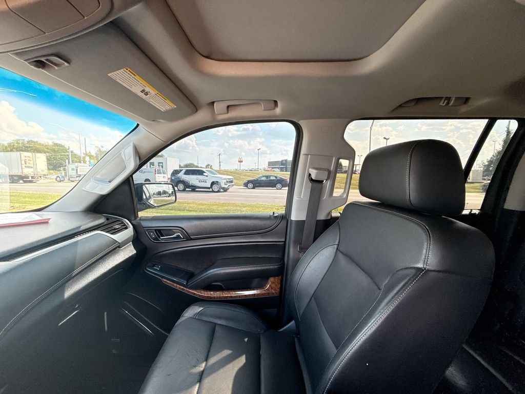 Used 2018 Chevrolet Suburban Premier AWD/4WD image 26