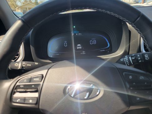 Used 2024 Hyundai Venue SEL image 10