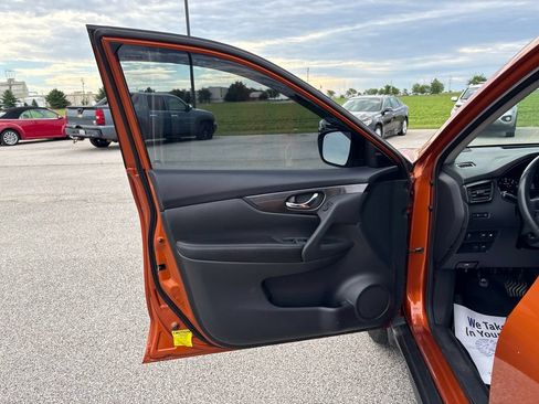 Used 2018 Nissan Rogue SV FWD image 26