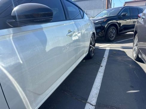 Used 2020 Nissan Altima 2.5 SR w/ Premium Package FWD image 2