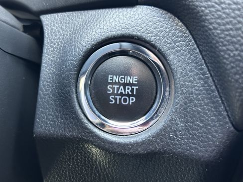 Used 2020 Toyota RAV4 XLE FWD image 32