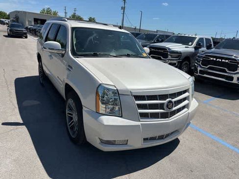 Used 2013 Cadillac Escalade Premium AWD/4WD image 27