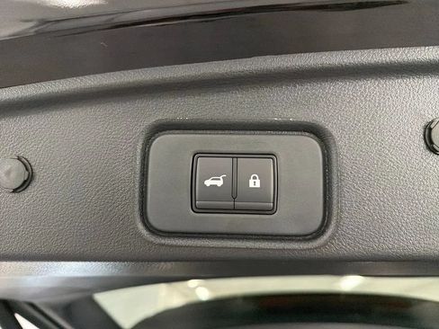 New 2026 Nissan Pathfinder SL FWD image 9