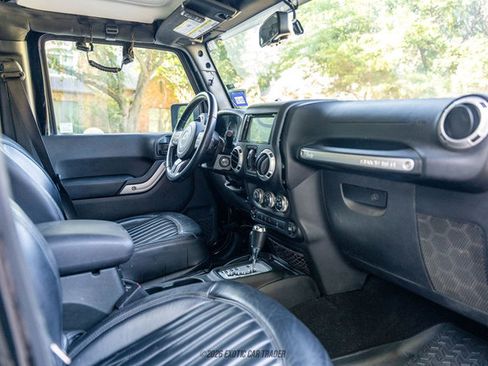 Used 2017 Jeep Wrangler Unlimited Rubicon w/ Connectivity Group AWD/4WD image 73