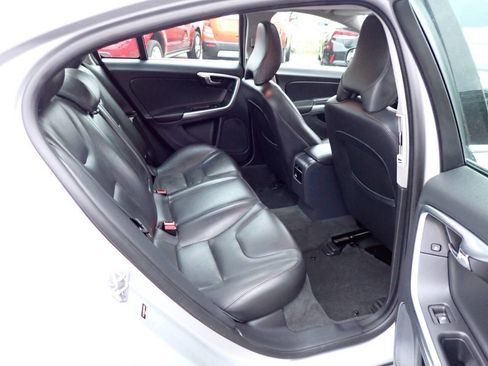 Used 2016 Volvo S60 T5 Premier image 10