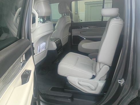 Used 2023 Jeep Wagoneer Series II w/ Flexible Seating Group AWD/4WD image 11