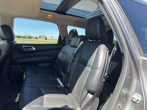 Used 2017 Nissan Pathfinder Platinum w/ Midnight Edition Package image 10