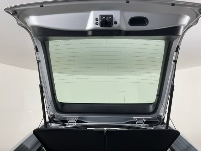 Used 2025 Toyota Prius XLE FWD image 20