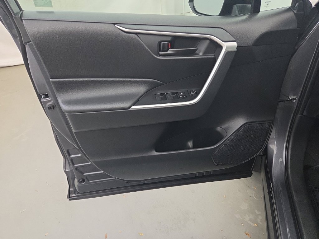Used 2023 Toyota RAV4 LE AWD/4WD image 23