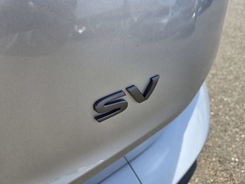 Used 2024 Nissan Rogue SV FWD image 9
