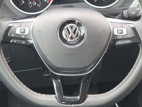 Used 2021 Volkswagen Tiguan SE FWD image 13