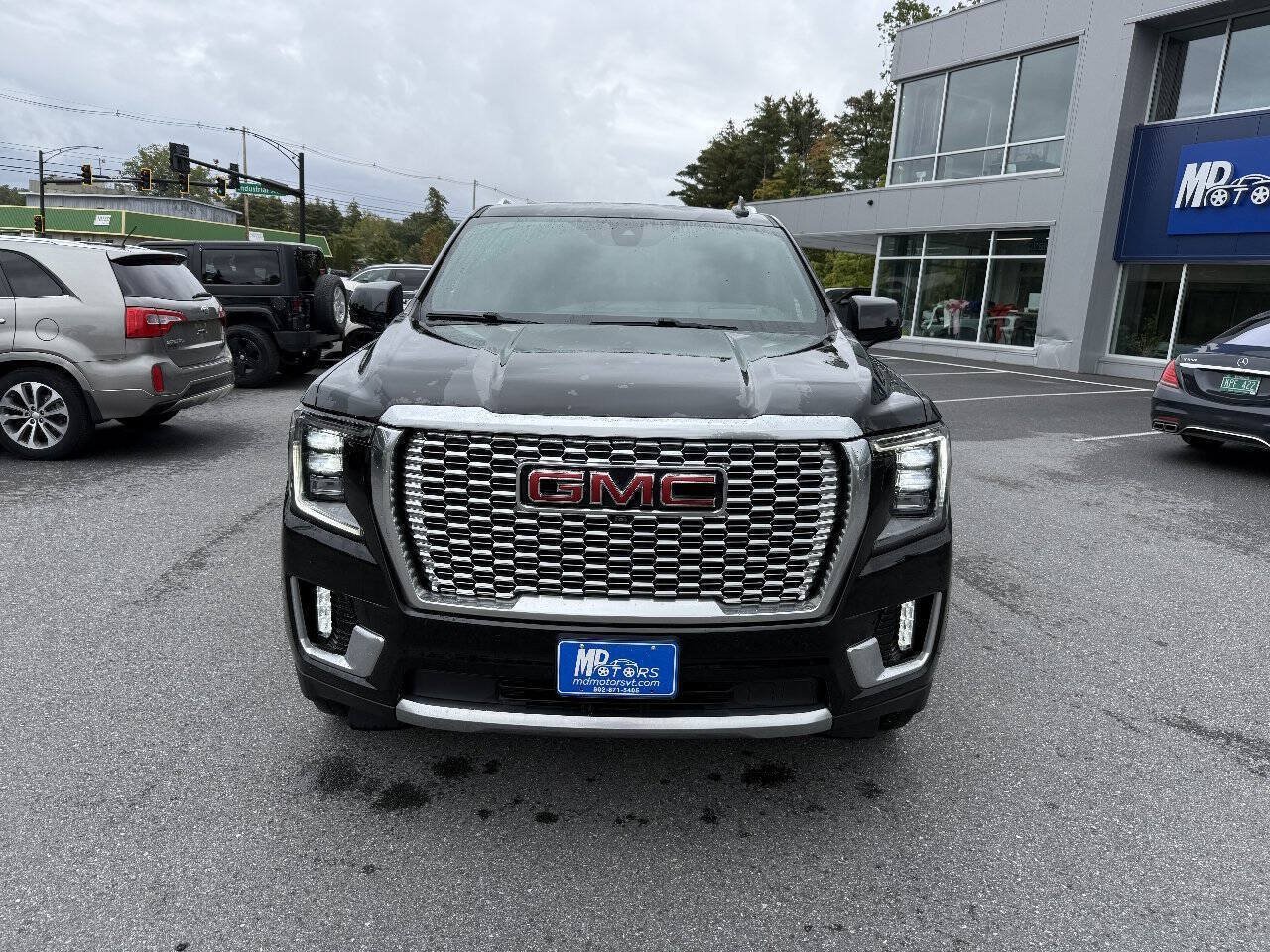 Used 2022 GMC Yukon XL Denali AWD/4WD image 3
