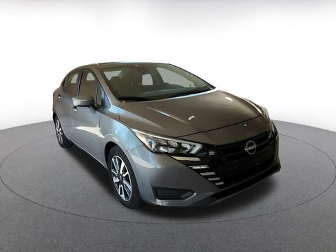 Used 2025 Nissan Versa SV image 3