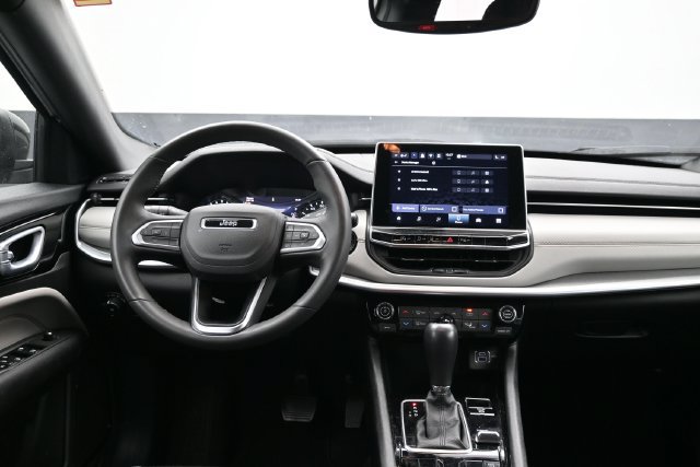 Used 2025 Jeep Compass Limited AWD/4WD image 6