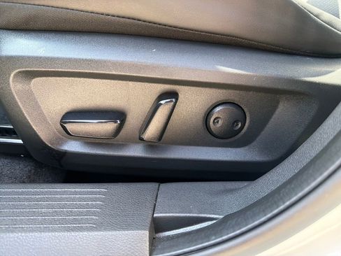 Used 2021 Nissan Rogue SV w/ Premium Package image 16