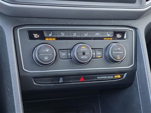 Used 2020 Volkswagen Atlas Cross Sport SE w/ Panoramic Sunroof Package image 20