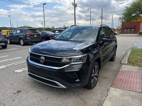 Used 2024 Volkswagen Taos SE image 4