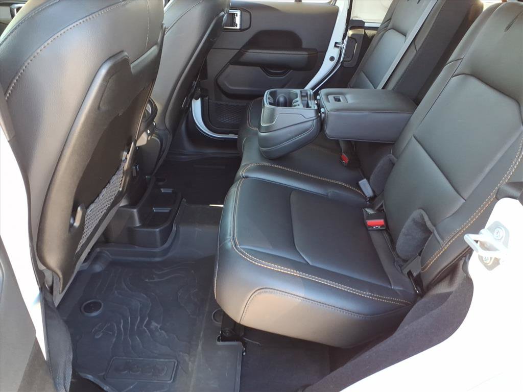 Used 2025 Jeep Wrangler Unlimited Sahara AWD/4WD image 13