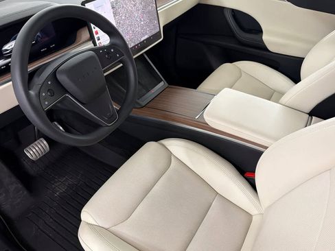 Used 2024 Tesla Model X image 11