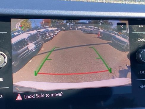 Used 2022 Volkswagen Taos SE w/ Panoramic Sunroof Package image 14