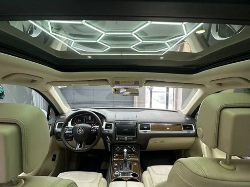 Used 2015 Volkswagen Touareg VR6 image 28