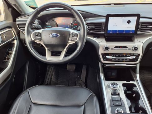 Used 2023 Ford Explorer XLT w/ Equipment Group 202A AWD/4WD image 6