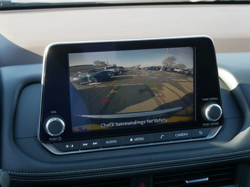 Used 2023 Nissan Rogue SV image 32