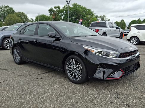 Certified 2024 Kia Forte GT-Line FWD image 3