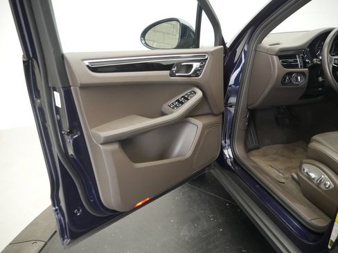 Certified 2023 Porsche Macan AWD/4WD image 4
