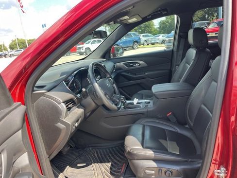 Used 2023 Chevrolet Traverse LT w/ Midnight/Sport Edition image 14