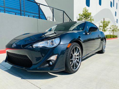Used 2015 Scion FR-S RWD image 1