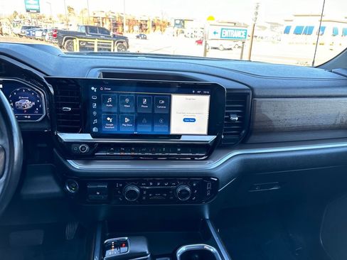 Used 2022 Chevrolet Silverado 1500 High Country w/ Technology Package image 17