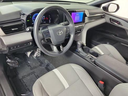 Used 2025 Toyota Camry SE FWD image 18