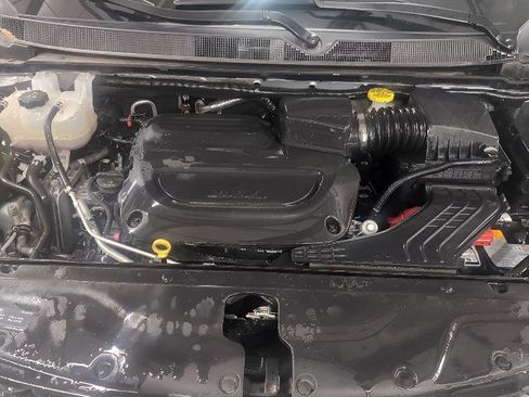 Used 2024 Chrysler Pacifica Touring-L image 27